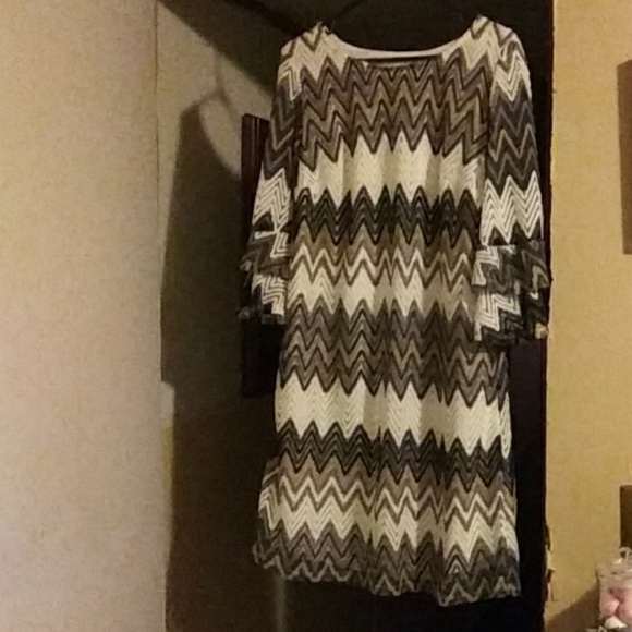 tacera Dresses & Skirts - Bell sleeve dress